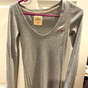 Woman’s hollister long sleeve